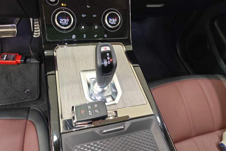 Used Land Rover Range Rover Evoque 2021 Range Rover Velar 249 PS R-Dynamic S Performance Edition