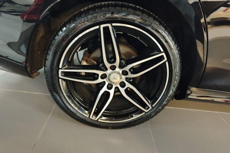 Used Mercedes-Benz E-Class 2017 Restyled E 300 Sport Edition Exterior 5