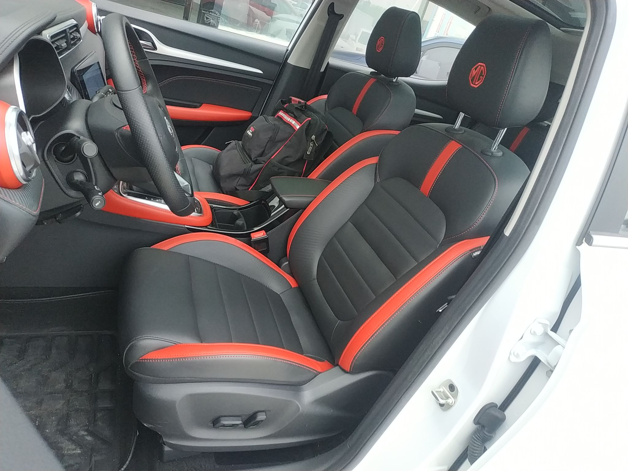 Переднее сиденье в автомобиле