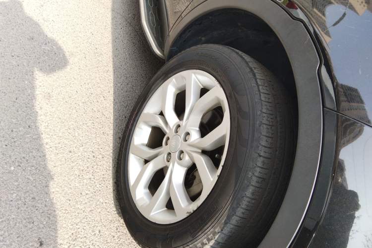 Used Land Rover Discovery Sport 2017 2.0T HSE Right Front Wheel Hub