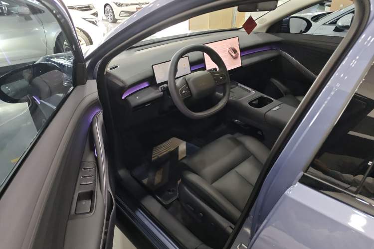 Used Nissan N6 2026 Model 180 Max Driver Seat