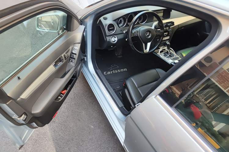 Used Mercedes-Benz C-Class 2011 C 200 Fashion Travel Edition