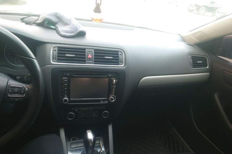 Used Volkswagen Sagitar 2014 Revised Version 1.4TSI Automatic Luxury Edition
