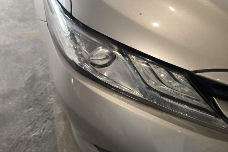 Used Toyota Camry 2019 2.0G Luxury Edition China VI Standard Right Front Headlight