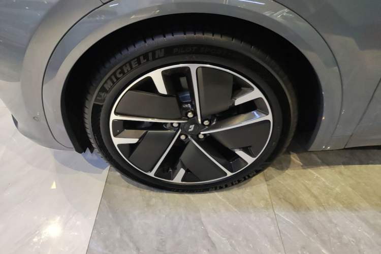 Used Li Auto L7 2025 Ultra Smart Refreshed Edition Left Front Wheel Hub