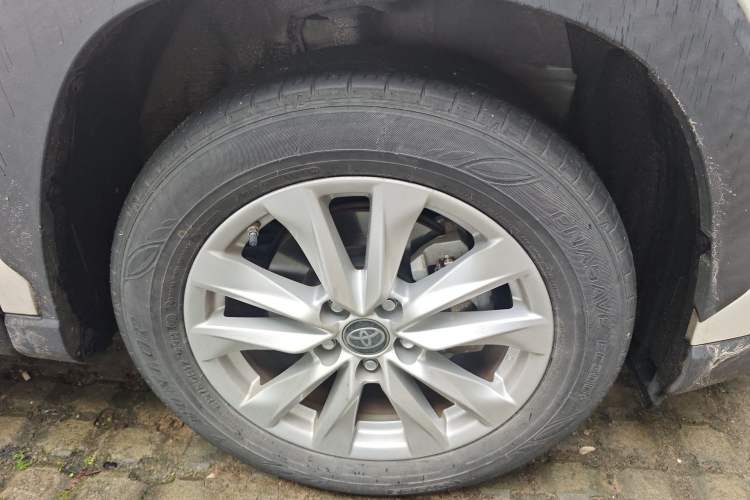 Used Toyota Corolla Cross 2023 Dual-Motor 2.0L Elite Edition Right Front Wheel Hub