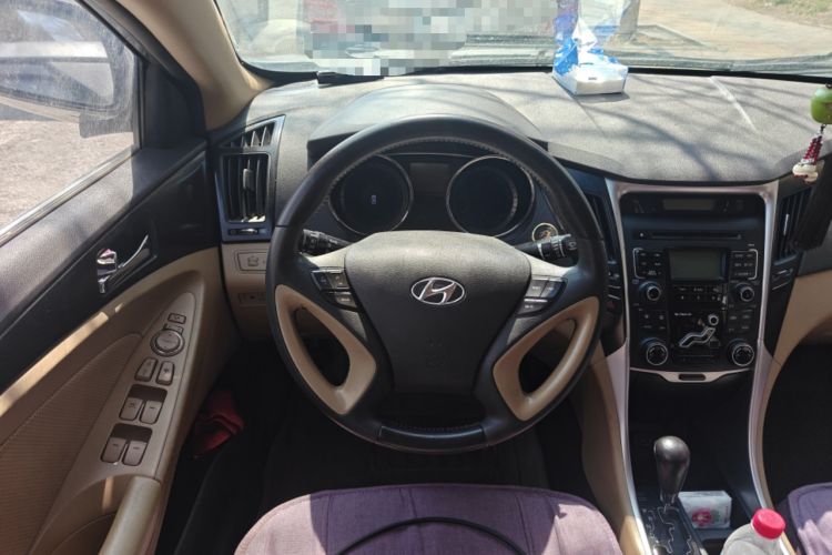 Used Hyundai Sonata 2011 2.0L Automatic Luxury Edition Steering Wheel