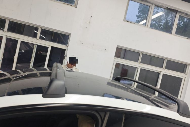 Used Tesla Model Y 2023 Long-Range All-Wheel-Drive Version Roof