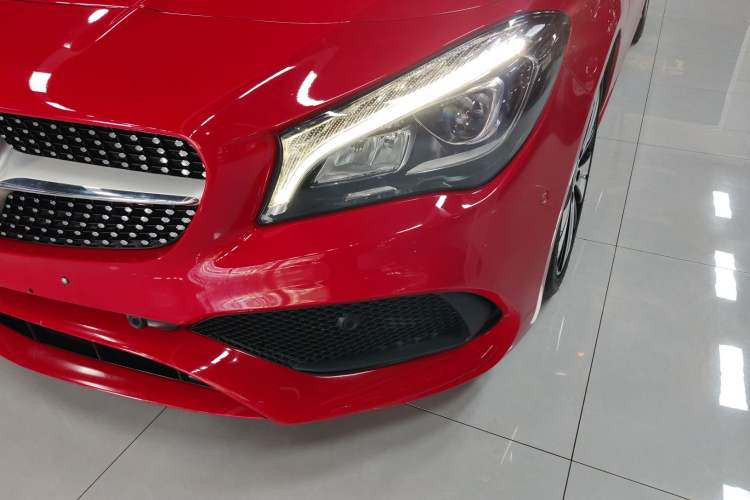 Подержанный Mercedes-Benz CLA 2018 1.6L Red 68900km AT 5 Seats на ...