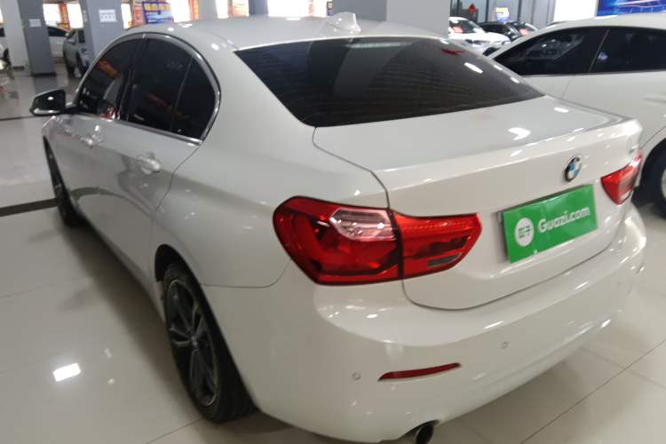 Used BMW 1 Series 2019 118i Fashion Model Rear Left 45 Deg