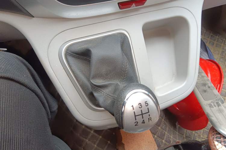 Used JAC Refine M3 2019 1.8L 5-Seater Express Edition Gear Lever