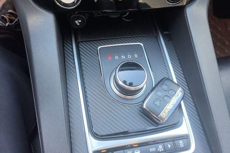 Used Jaguar F-PACE 2016 2.0T Two-Wheel Drive Urban Luxury Edition