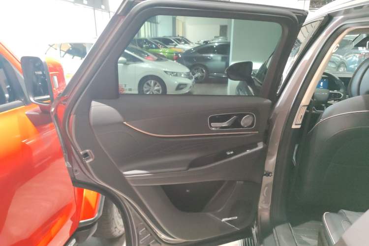 Used Chery Tiggo 9 2023 2.0T Dual-Clutch Two-Wheel Drive Luxury Edition 7 Seats
