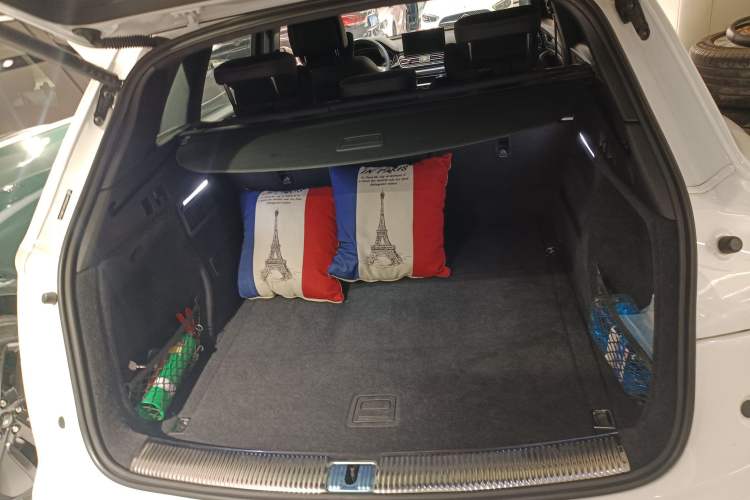 Used Audi Q5L 2023 40T Luxury Dynamic Model Trunk
