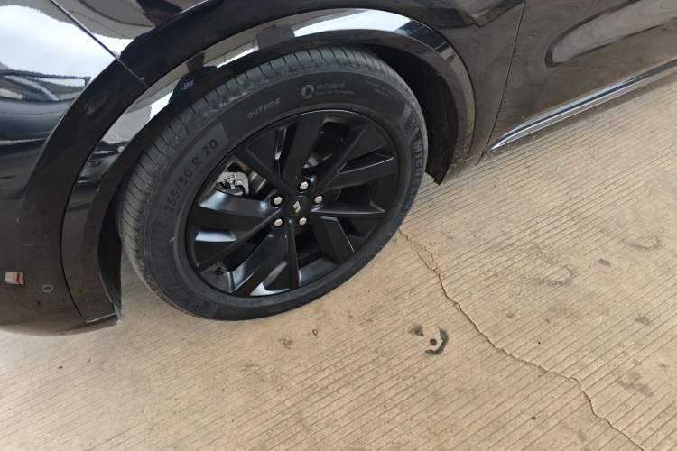 Used Li Auto L8 2023 Pro Model Exterior 3