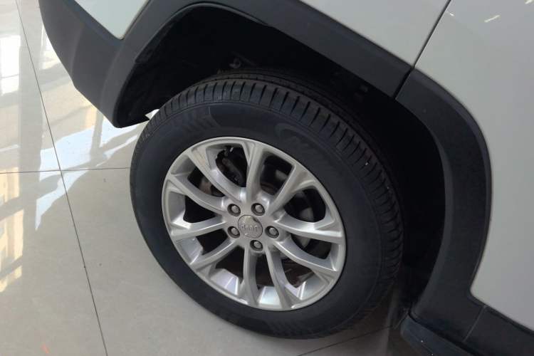 Used Jeep Cherokee 2019 2.0T Two-Wheel Drive Smart Enjoyment Version China V