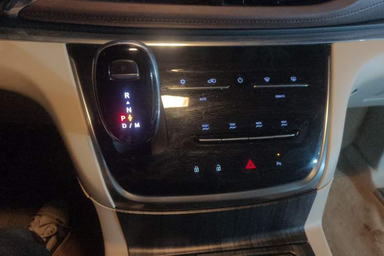 Used Buick GL8 2020 Land Business Class 652T Luxury Model Gear Lever