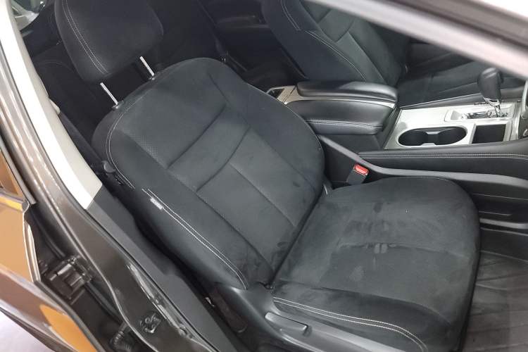 Used Nissan Murano 2021 2.5L XE Two-Wheel Drive Elite Edition Right Front Seat