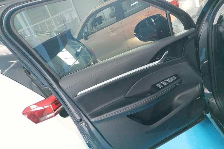 Used Roewe RX5 eMAX 2022 1.5T PHEV Fearless Prestige Edition
