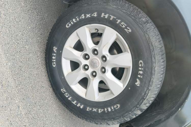 Used Mitsubishi Pajero 2011 3.0L Elite Edition Right Front Wheel Hub