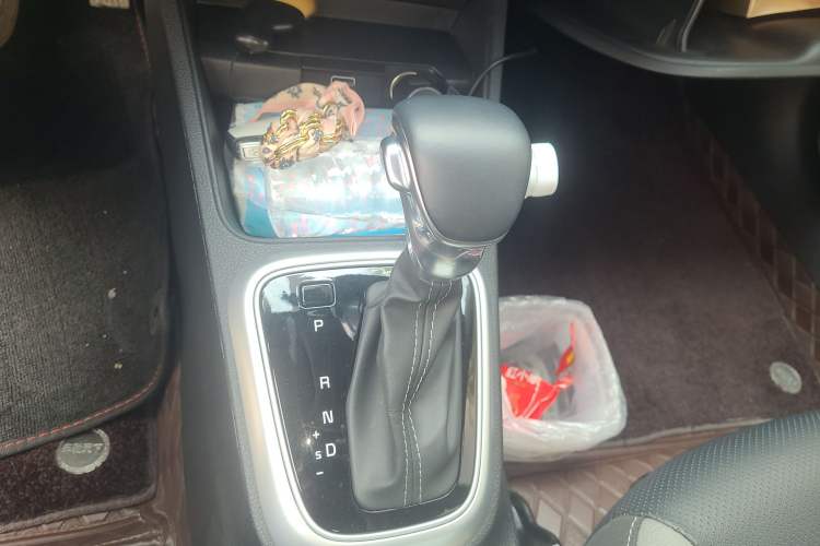 Used Kia kx1 Stonic 2021 1.4L CVT Fun & Sunroof Model Gear Lever
