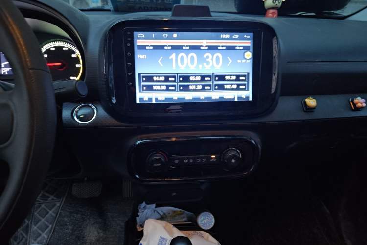 Used Roewe Clever 2021 302 km New Four-Seater Super-Efficient Version
