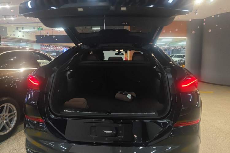 Used BMW X6 2022 Second Facelift xDrive40i M Sport Package Trunk