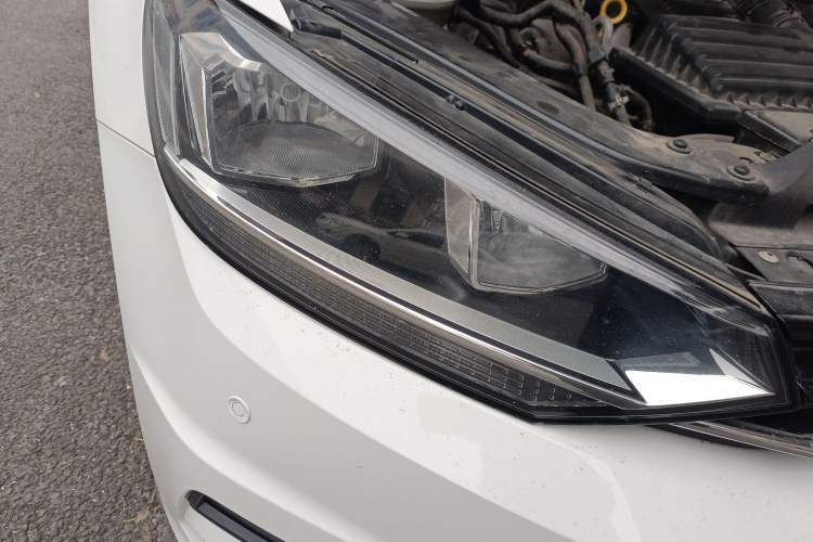 Used Volkswagen Touran 2016 Volkswagen Touran L 280TSI DSG Comfort Edition Right Front Headlight