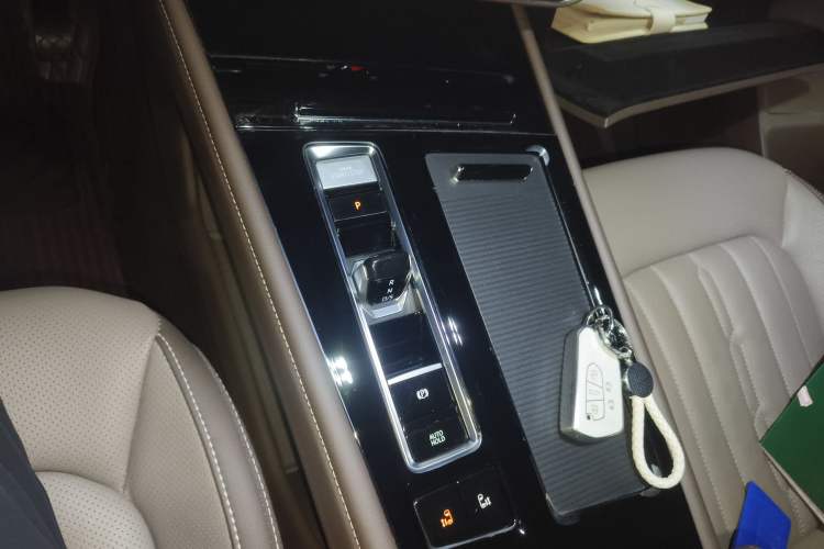 Used Volkswagen Viloran 2022 330TSI Luxury Edition
