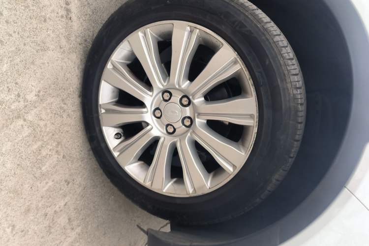 Used Land Rover Range Evoque 2018 240 PS SE Smart Brilliance Edition Right Front Wheel Hub