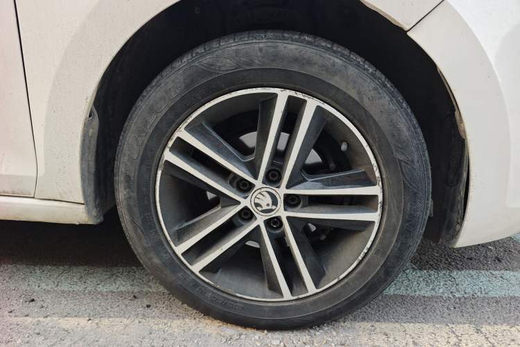 Used Skoda Rapid Spaceback 2018 1.6L Automatic Standard Edition Right Front Wheel Hub