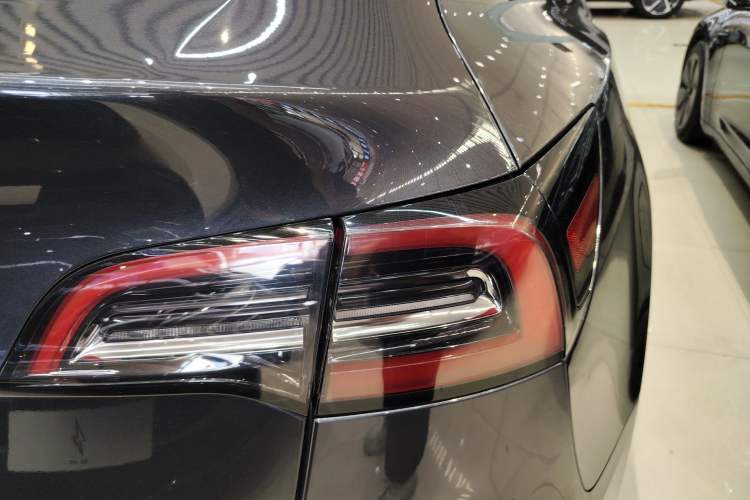 Used Tesla Model Y 2024 Rear-Wheel-Drive Version Right Rear Taillight