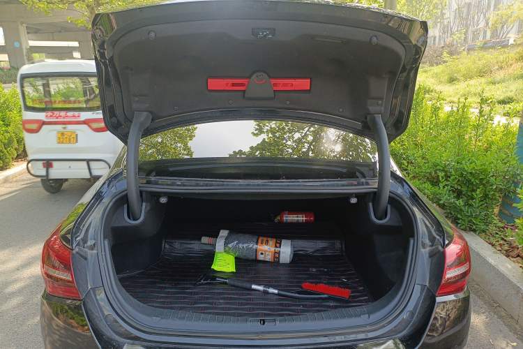 Used Hongqi H5 2020 1.8T Automatic Smart Connect Flagship Edition Trunk