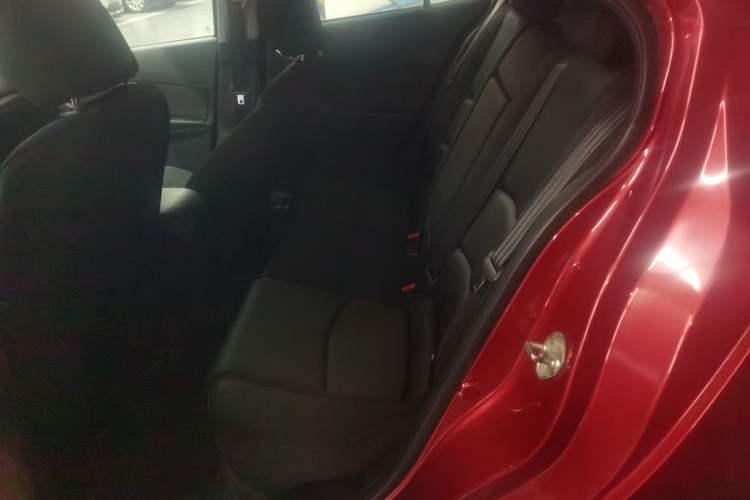 Used Mazda 3 Axela 2016 Sedan 1.5L Automatic Comfort Model