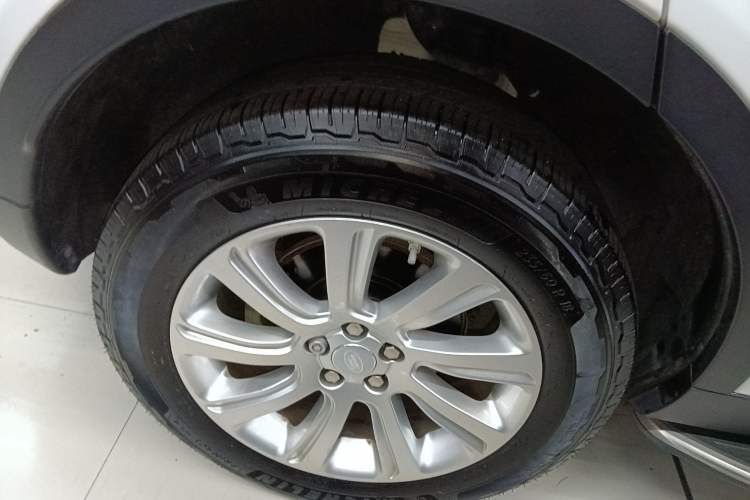 Used Land Rover Discovery Sport 2017 2.0T SE Right Rear Wheel Hub