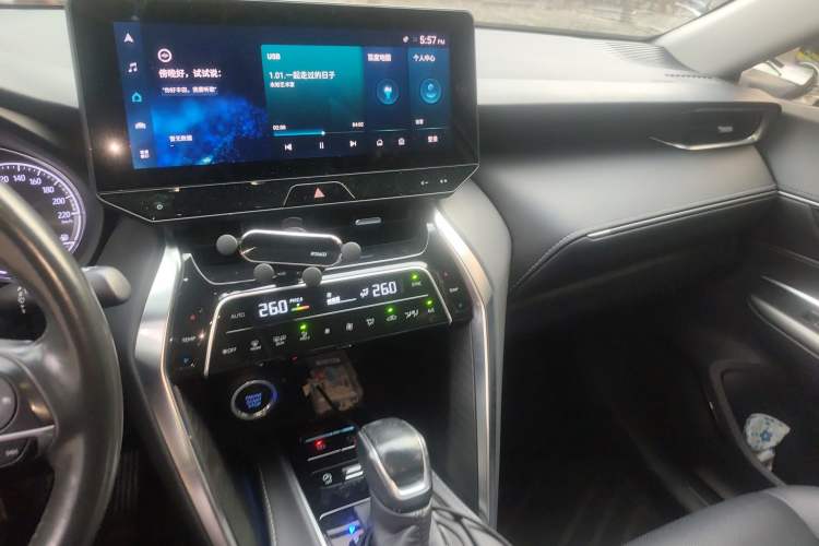 Used Toyota Harrier 2022 2.0L CVT Two-Wheel Drive Deluxe Edition Audio And AC Panel