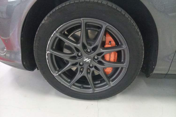 Used IM LS6 2023 Max Standard Edition Left Front Wheel Hub