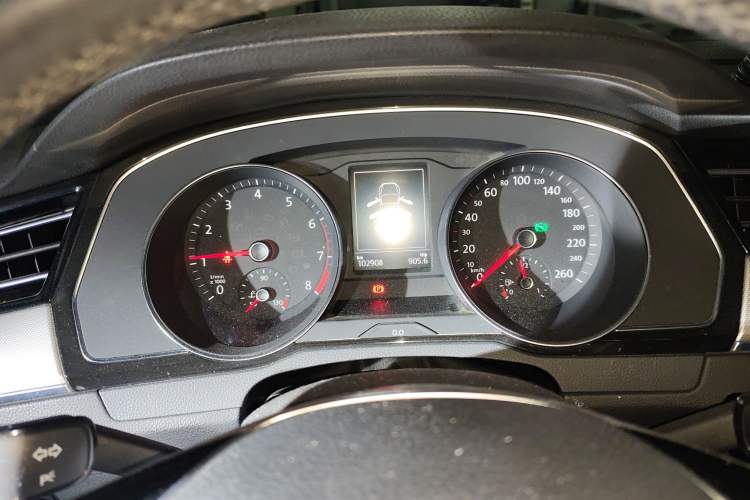 Used Volkswagen Magotan 2017 330TSI DSG Leading Model Odometer Close Up