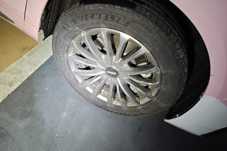 Used Wey Gaoshan 2025 Four-Wheel Drive Alpine 8 Right Front Wheel Hub