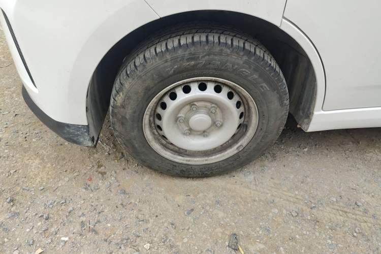 Used Wuling Yangguang 2025 Model 310KM Bus Edition—Customized by CATL