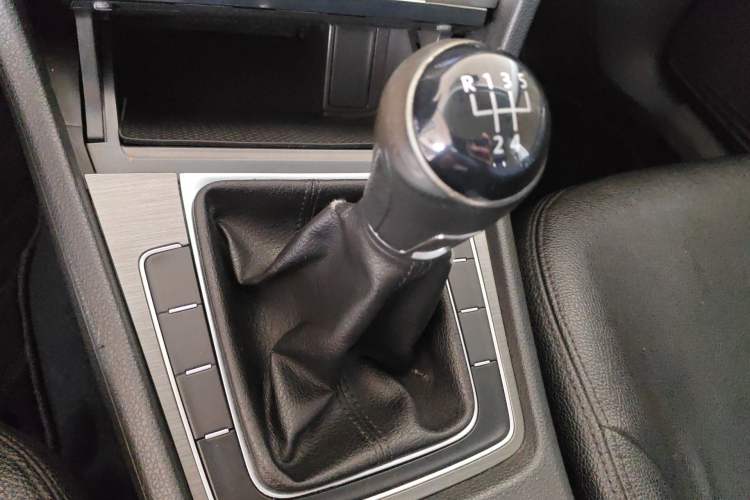 Used Volkswagen Golf 2014 1.4 TSI Manual Comfort Model Gear Lever
