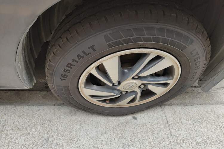 Used Nissan NV200 2016 1.6L CVT Deluxe Model Right Front Wheel Hub