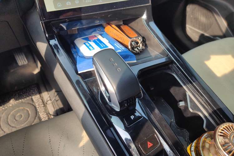 Used Geely Auto Emgrand X7 Sport 2024 1.5TD Smart Connect+ Gear Lever