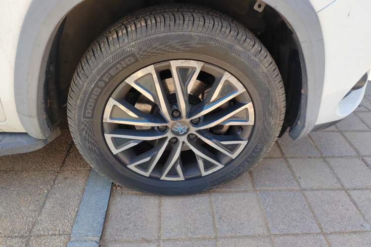 Used BYD Song New Energy 2017 Song DM 1.5TID All-Wheel Drive Luxury Model Right Front Wheel Hub