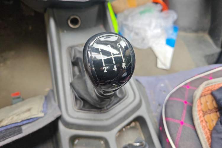 Used Wuling Zhengcheng 2015 1.8L Comfort Model LJ479QE2 Gear Lever