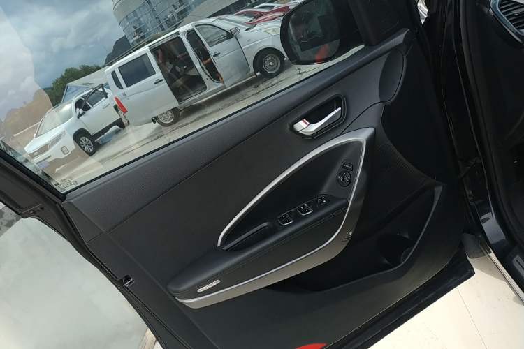 Used Hyundai Grand SantaFe 2015 2.2T 7-Seater Two-Wheel-Drive Zhi Ling Limited Edition
