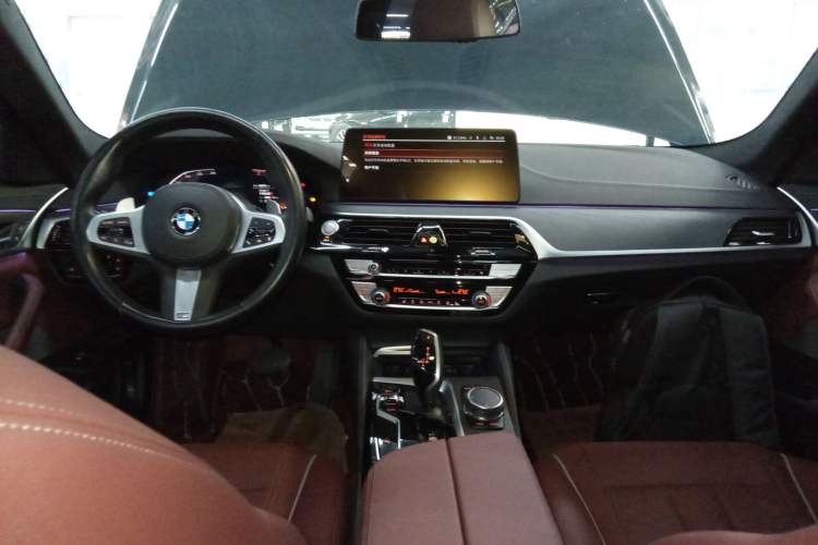 Used BMW 5 Series 2022 Second Facelift 530Li Leading Edition M Sport Package
