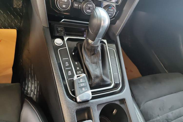 Used Volkswagen Magotan 2017 330TSI DSG Luxury Model Gear Lever