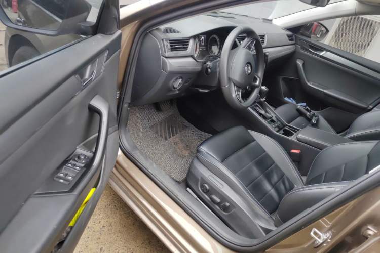 Used Skoda Superb 2018 TSI330 DSG Comfort Edition China V Standard Driver Seat