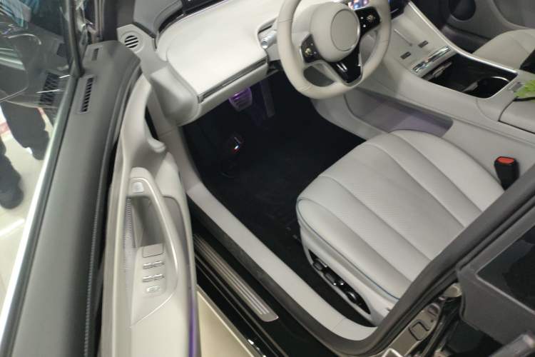 Used Hima Luxeed S7 2025 855 km Max